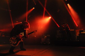 Mehr über den Artikel erfahren LIVE: Bilderbuch Top, Publikum Flop