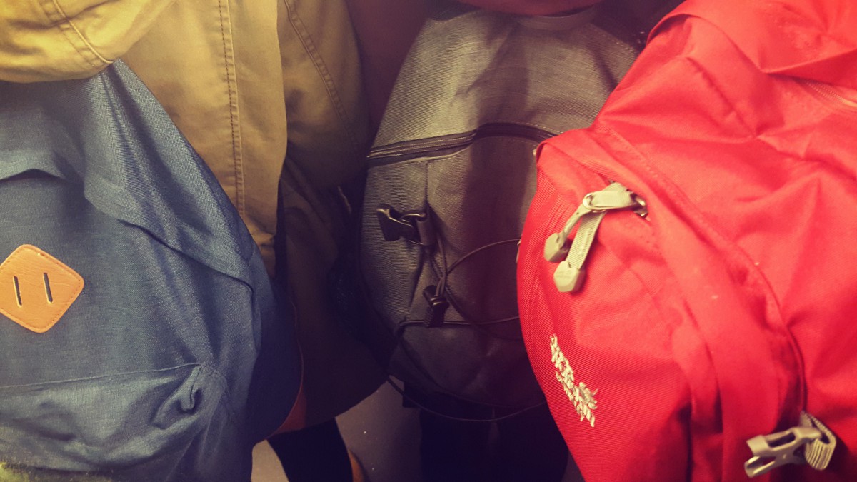 Du betrachtest gerade Rucksack-Deppen in der U-Bahn