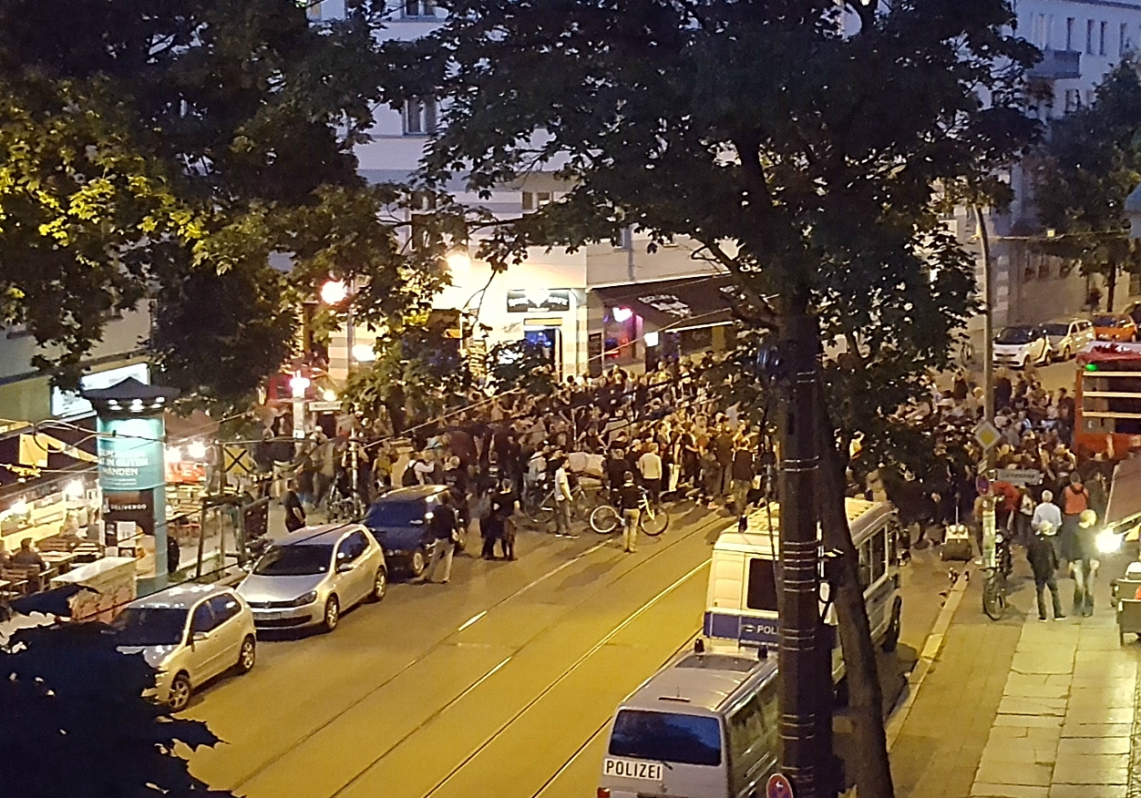 Du betrachtest gerade Nachttanzdemo in Friedrichshain
